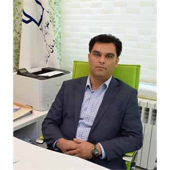 دکتر احسان صادقی هنگام تمرین EMS در باشگاه Fitroad کرمانشاه
